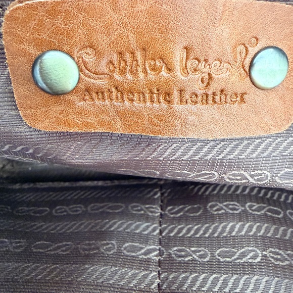 Cobbler Legend EUC Zip-Around Leather
Crossbody Satchel Multi-Compartment - Picture 3 of 16